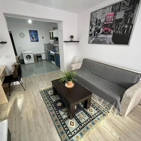 Downtown Boulevard Enchanting Apartment! Daire