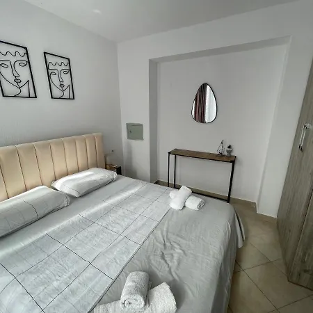 Downtown Boulevard Enchanting Apartment! Daire Tiran