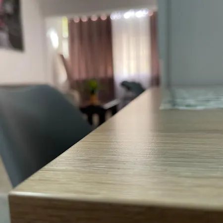 Downtown Boulevard Enchanting Apartment! דירה טיראנה