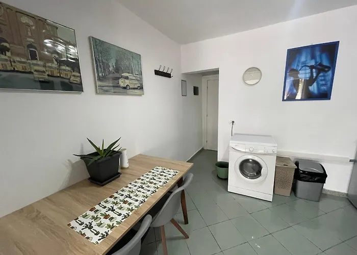 Downtown Boulevard Enchanting Apartment! Daire Tiran