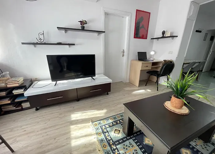 Downtown Boulevard Enchanting Apartment! * Tiran